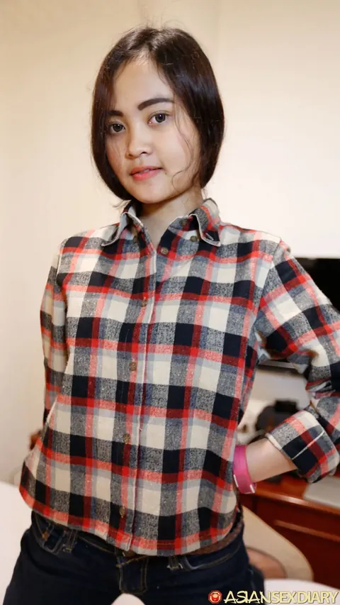 Petite Asian Babe Undresses and Fucks at the Casting – photo 4 of 21