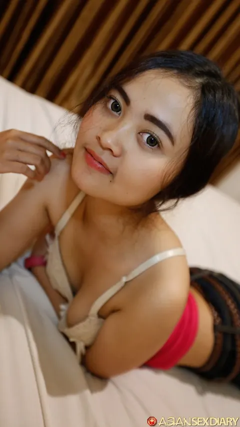 Petite Asian Babe Undresses and Fucks at the Casting – photo 6 of 21