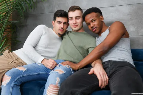 Interracial Men Kiss and Fuck Bareback in a Group – photo 11 of 21