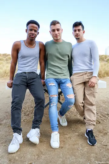 Interracial Men Kiss and Fuck Bareback in a Group