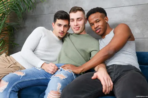Interracial Men Kiss and Fuck Bareback in a Group – photo 10 of 21