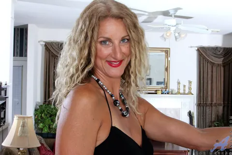 Zoe Marks: Tall Blonde MILF Spreads Her Pussy in a Dress – photo 1 of 16