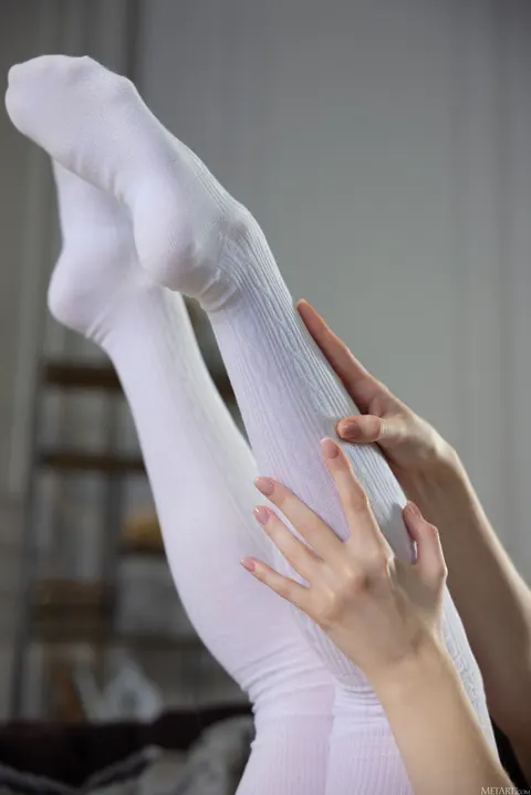 Vicki Wade: Petite Russian Redhead Keeps Stockings On and Spreads Her Hairy Pussy – photo 17 of 21