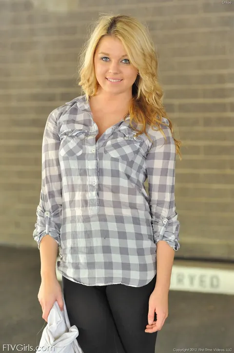 Chloe Lynn: Petite Blonde Amateur Strips Naked in Public – photo 21 of 21
