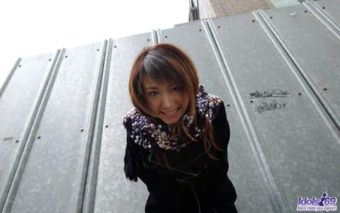 Amu Masaki: Japanese MILF in Jeans and Lingerie Reveals Her Hairy Bush – photo 1 of 16