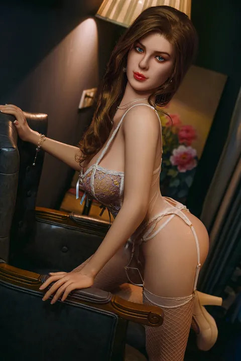 Thick Brunette in Lingerie Poses to Show Her Big Ass – photo 3 of 10