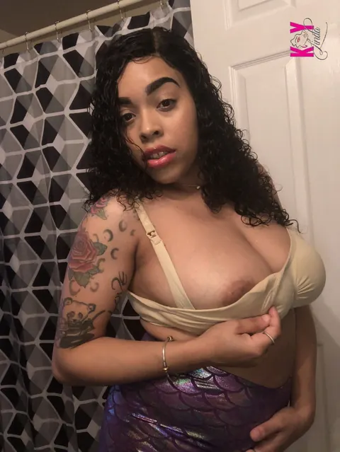 Soykay Linda: Latina with Big Tits Strips Nude – photo 2 of 14