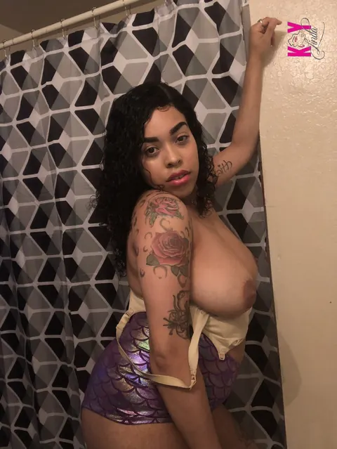Soykay Linda: Latina with Big Tits Strips Nude – photo 8 of 14