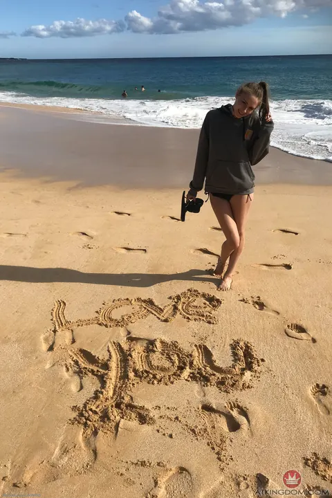 Kyler Quinn: Petite Brunette Spreads Her Pussy on a Public Beach – photo 14 of 21