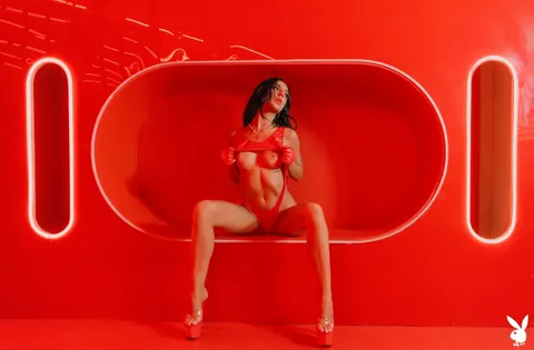 Ashlyn Chere: Slim Brunette Shows Off Her Body in Latex and High Heels – photo 2 of 21