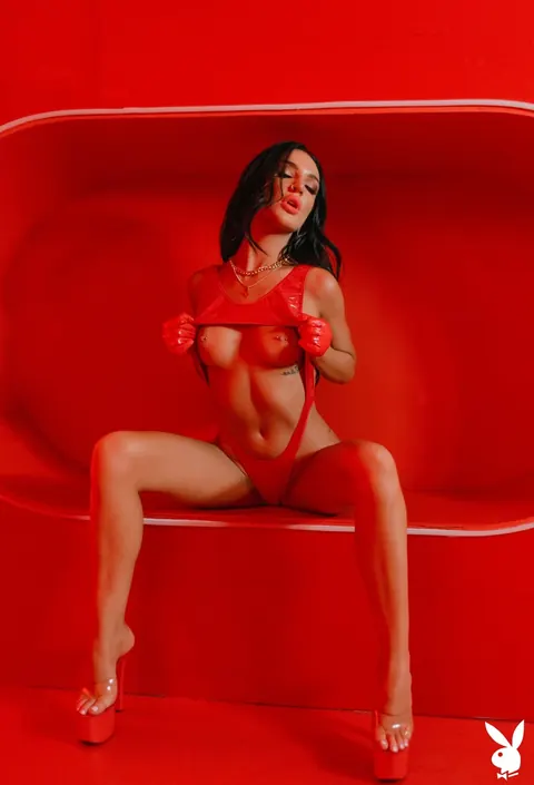 Ashlyn Chere: Slim Brunette Shows Off Her Body in Latex and High Heels – photo 3 of 21