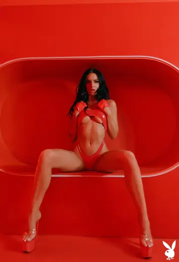 Ashlyn Chere – Slim Brunette Shows Off Her Body in Latex and High Heels