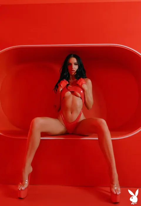 Ashlyn Chere: Slim Brunette Shows Off Her Body in Latex and High Heels – photo 1 of 21
