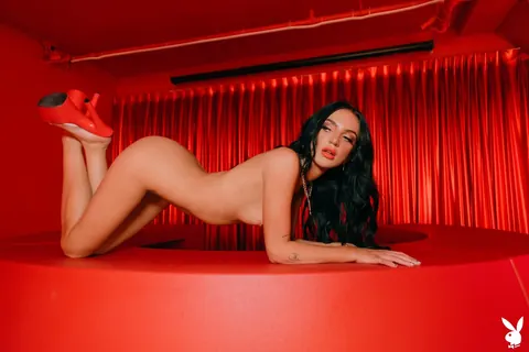 Ashlyn Chere: Slim Brunette Shows Off Her Body in Latex and High Heels – photo 16 of 21