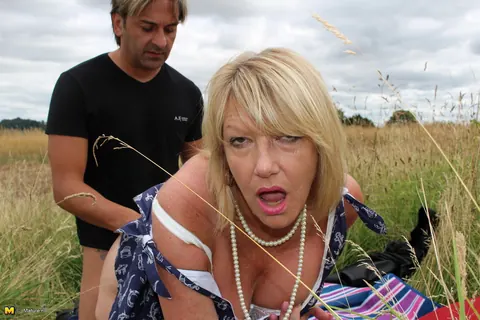 Amy Goodhead: Thick British MILF Gets Fucked Doggy Style Outdoors in a Skirt – photo 13 of 16