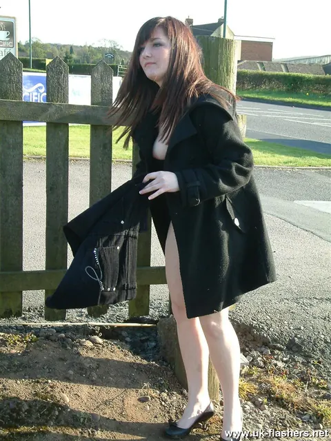 BBW Brunette Strips Nude Outdoors in Heels – photo 6 of 16