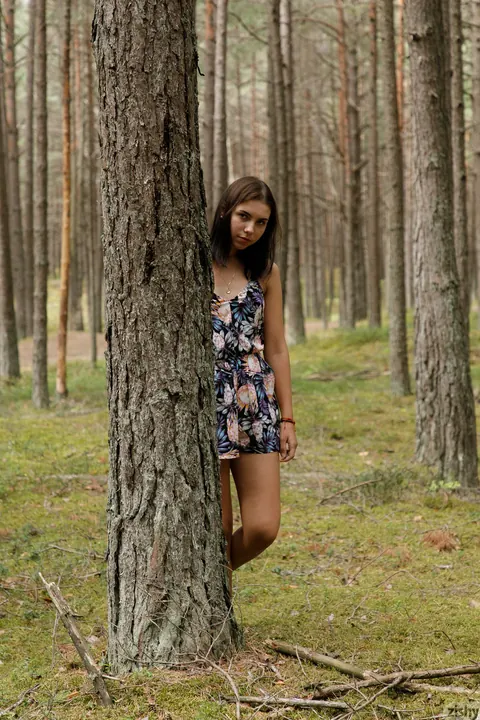 Oxana Chic: Two Ukrainian Blondes Have Lesbian Sex in the Forest – photo 2 of 12