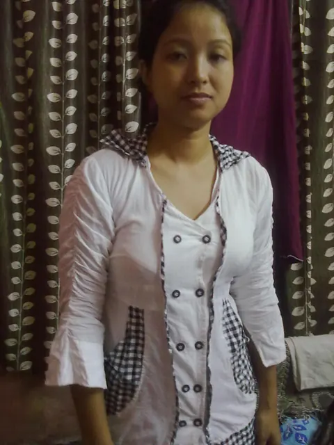 Indian Babe Strips to Her Panties and Shows Off Her Body – photo 1 of 10