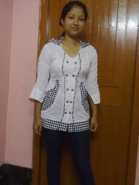 Indian Babe Strips to Her Panties and Shows Off Her Body – photo 2 of 10