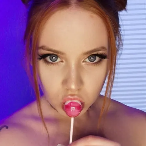 Curvy Tattooed Amateur Peels Off Her Panties and Poses – photo 10 of 15
