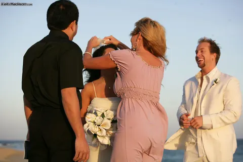 Kelly Madison & Sienna West: Busty Latina MILF Has Sex on the Beach – photo 4 of 16