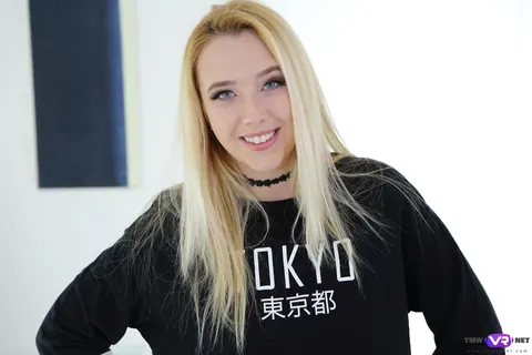 Samantha Rone: Thick Blonde Strips Out of Her Jeans and Shorts and Spreads – photo 2 of 20