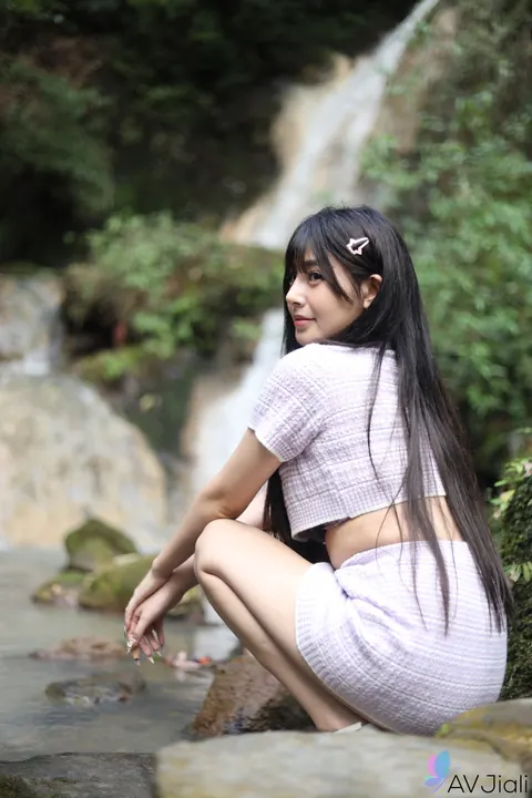 Asian Woman Rides Outdoors Then Sucks in a Hotel – photo 2 of 20