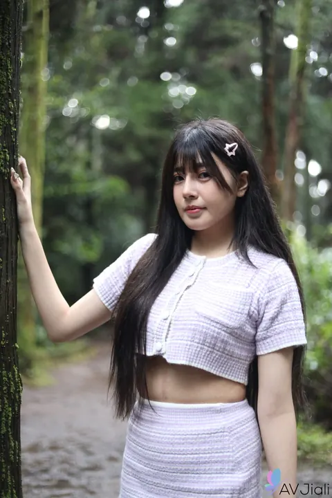 Asian Woman Rides Outdoors Then Sucks in a Hotel – photo 6 of 20