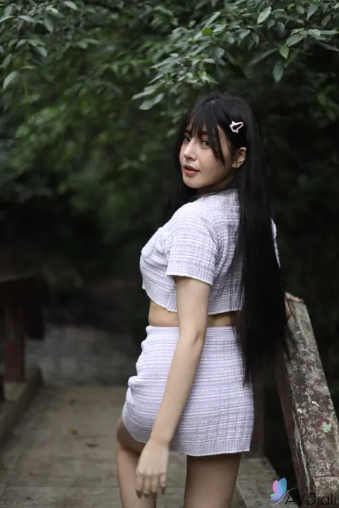Asian Woman Rides Outdoors Then Sucks in a Hotel – photo 5 of 20