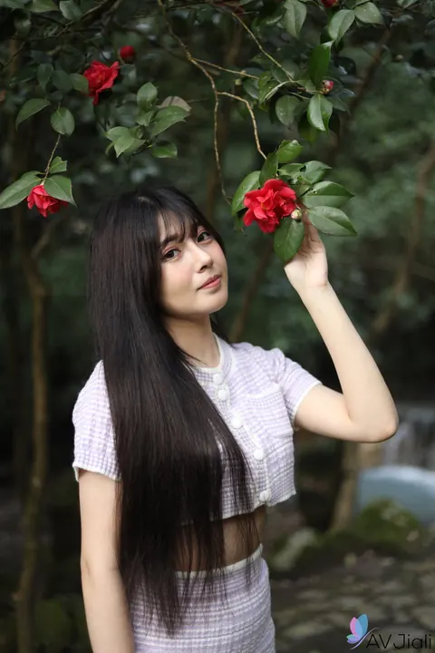 Asian Woman Rides Outdoors Then Sucks in a Hotel – photo 3 of 20
