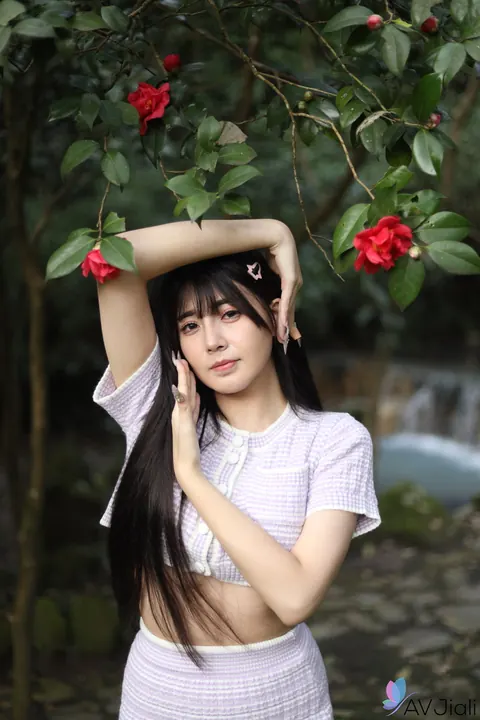 Asian Woman Rides Outdoors Then Sucks in a Hotel – photo 4 of 20