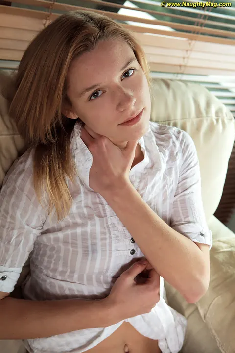 Emelda: Amateur Redhead Pinches Her Nipple While Posing Nude – photo 4 of 10