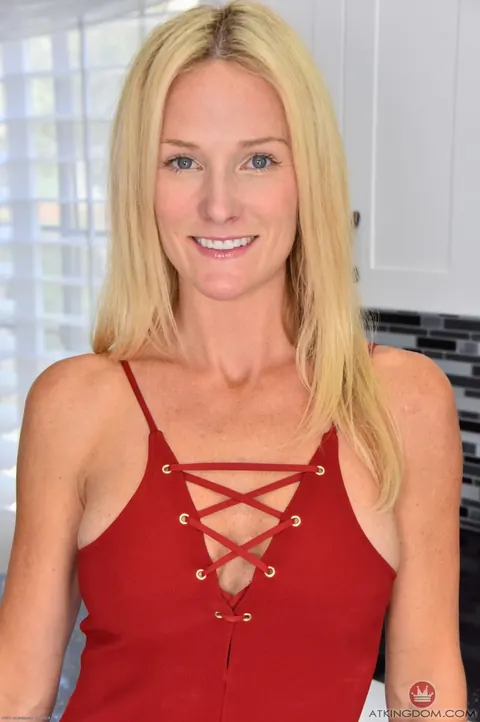 Sydney Hail: Mature Blonde Flaunts Her Big Tits and Ass in the Kitchen – photo 4 of 21