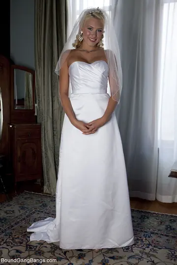 Katie Summers – Busty Blonde Bride Undresses for Bondage Lingerie Poses