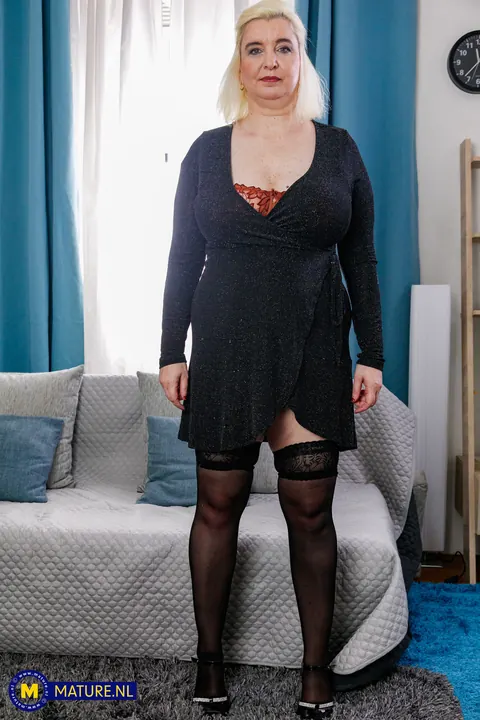Mature Czech BBW Undresses and Shows Her Big Tits – photo 1 of 21