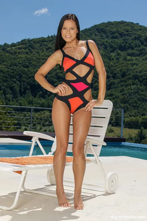 Kari Milla: Brunette Strips Out of Her Bikini Outdoors and Spreads Her Pussy Wide – photo 3 of 21