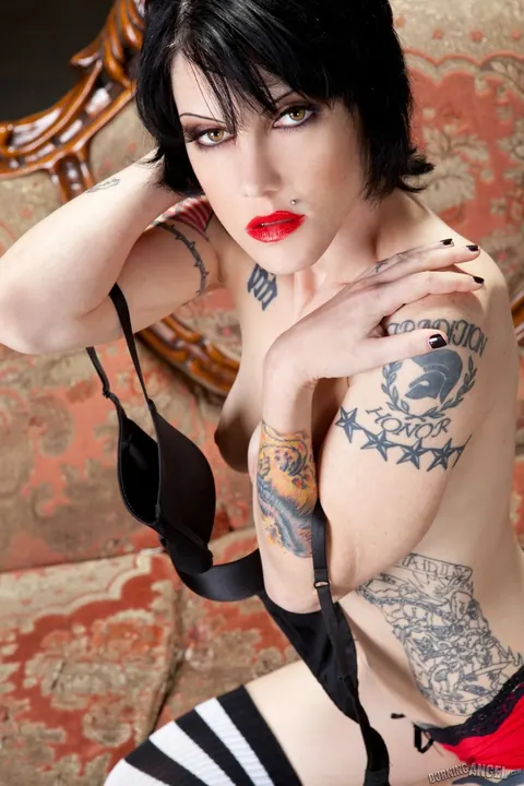Cadence st john: Short-Haired Tattooed Brunette Kisses and Fucks Her Partner – photo 4 of 17