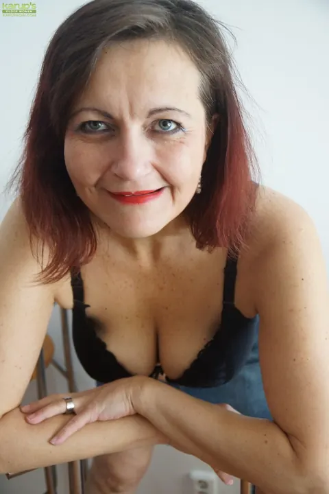 Justina Sindell: Mature Redhead Undresses and Shows Her Hairy Curvy Body – photo 8 of 16