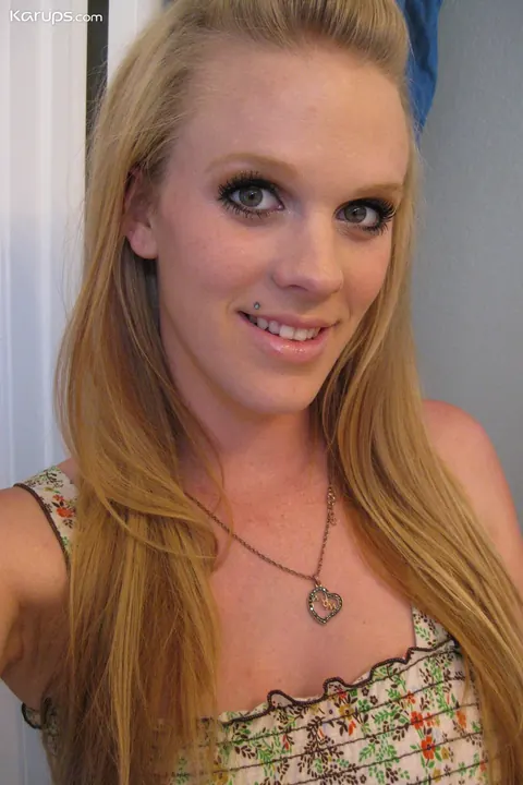 Hydii May: Blonde with Big Natural Tits Spreads Her Pussy and Ass – photo 2 of 20