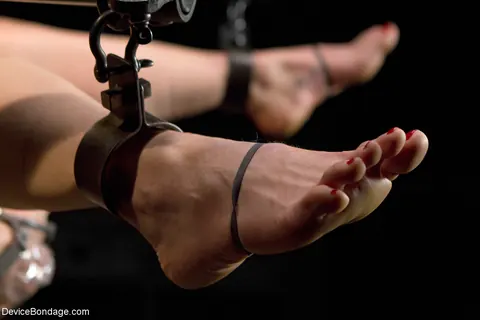 Siouxsie Q: Tattooed Brunette in Metal Bondage Masturbates with a Vibrator – photo 7 of 20