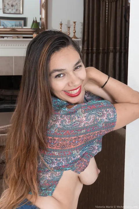 Victoria Marie: Hairy Latina in Shorts Spreads Her Legs Wide – photo 3 of 17
