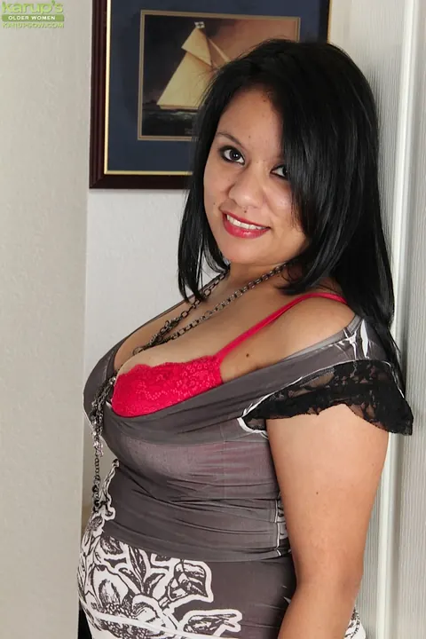 Lucey Perez: Thick Latina MILF Fingers Herself in Lingerie – photo 2 of 16