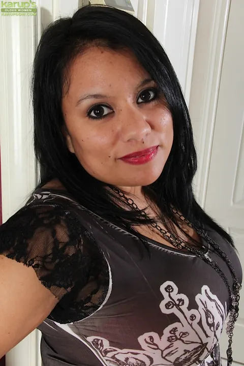 Lucey Perez: Thick Latina MILF Fingers Herself in Lingerie – photo 1 of 16