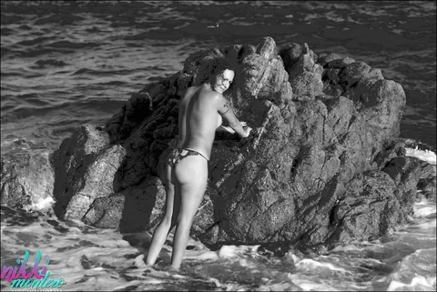Trans Woman Poses Fully Nude in the Open Air – photo 2 of 16
