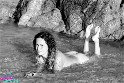 Trans Woman Poses Fully Nude in the Open Air – photo 6 of 16
