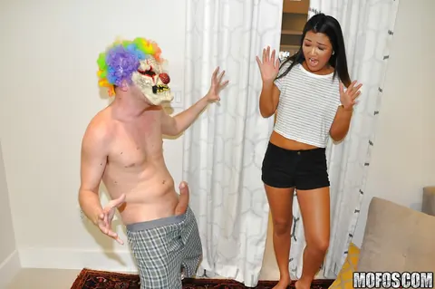 Amy Parks: Brunette Korean Amateur Takes a Facial from a Masked Man – photo 3 of 16
