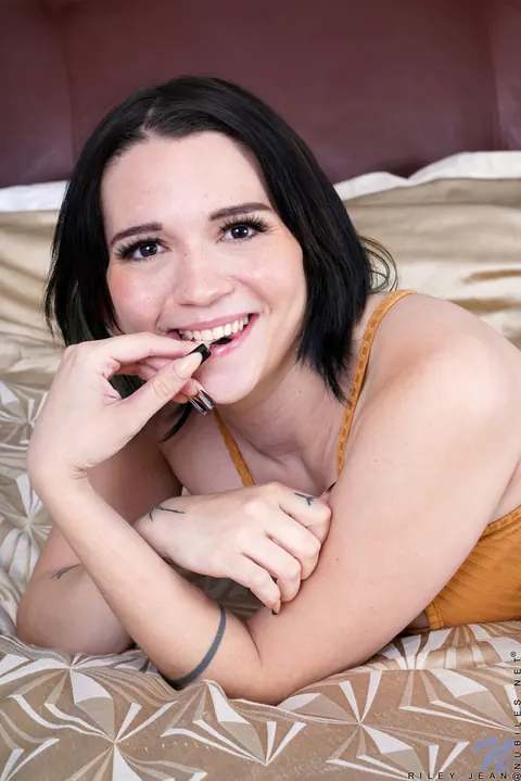 Riley Jean: Brunette with Short Hair Strips and Spreads Her Pussy – photo 2 of 21