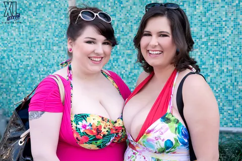 Alana Lace: Mature Curvy Lesbians Kiss and Flash Their Big Tits on the Beach – photo 1 of 16