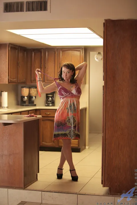 Sugar Sweet: Mature Busty Brunette in Heels Fingers Herself in the Kitchen – photo 4 of 15