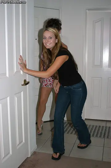Kelly Madison – Curvy Brunette MILF with Big Natural Tits Sucks and Fucks